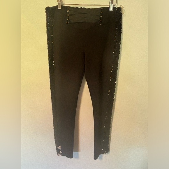 Two’e- 2 pc suit with sequin detailing - Picture 15 of 16